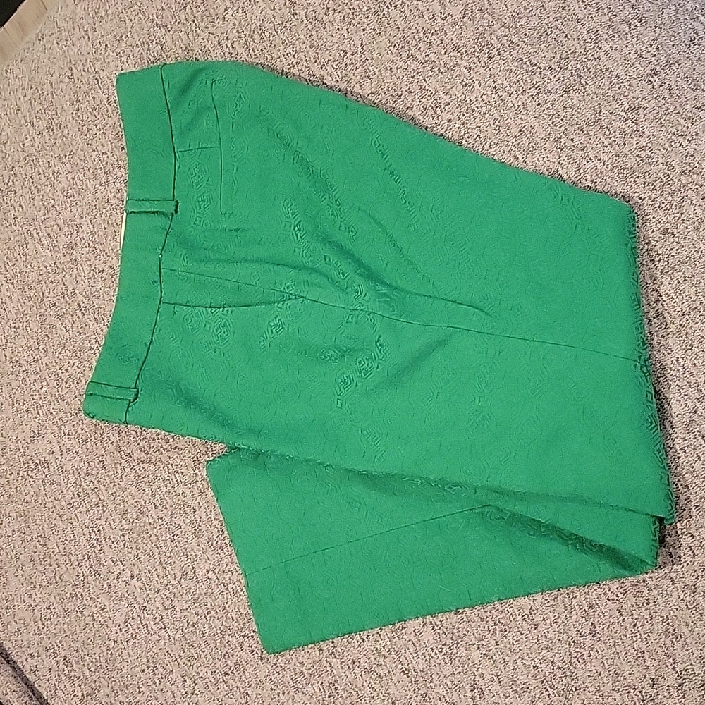 Banana Republic Capri length dress pants. Size 6.